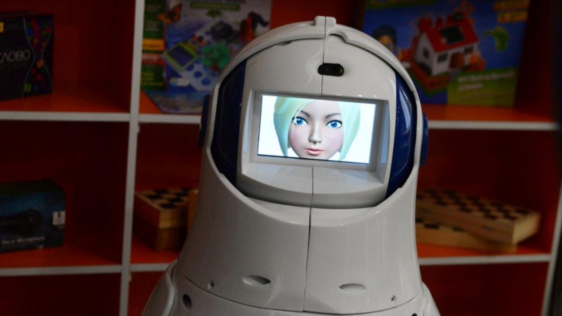 Робот-библиотекарь Маша начала работать во Мценске