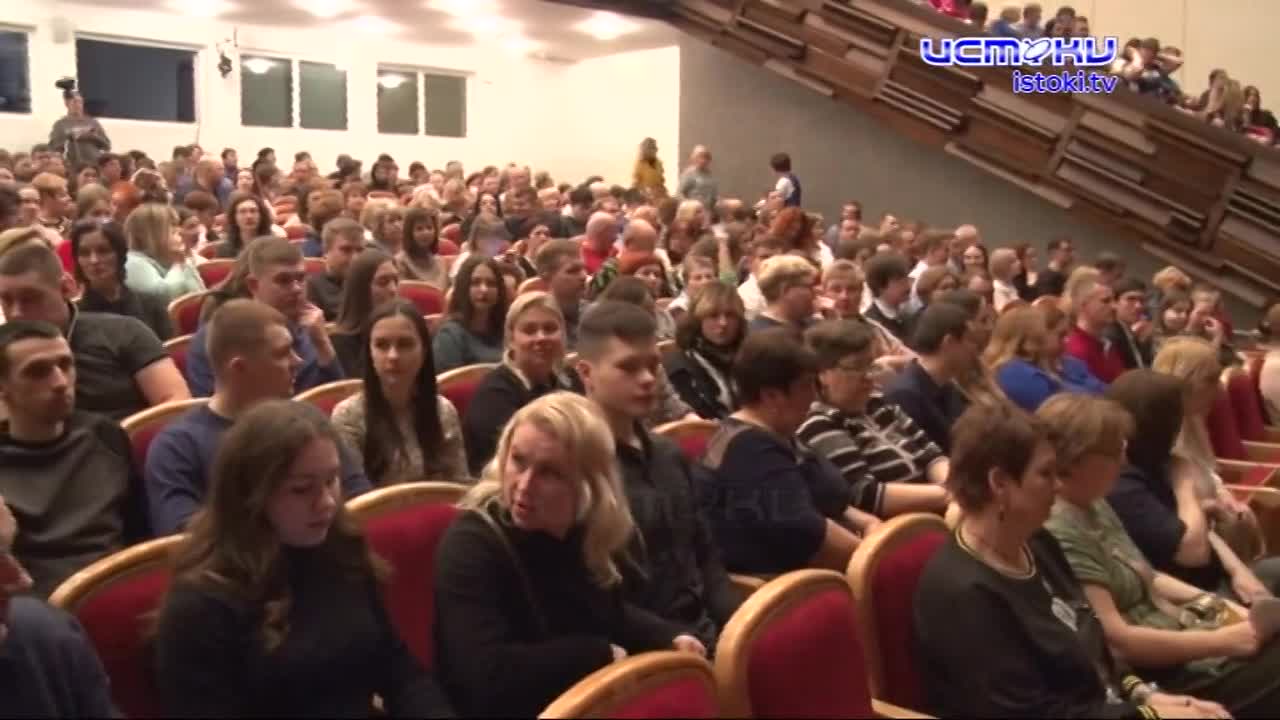 Это история о взаимоотношениях людей. На сцене Орловского академического театра им. Тургенева показали спектакль по пьесе Вампилова "Старший сын"