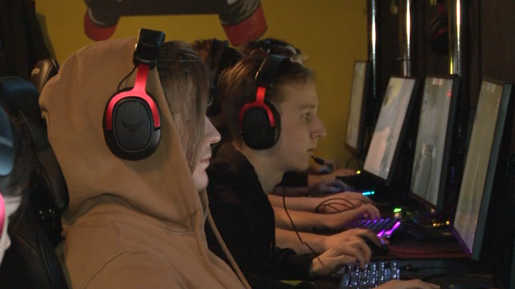 Наушники, мышь, клавиатура: в Орле прошел турнир по киберспорту
