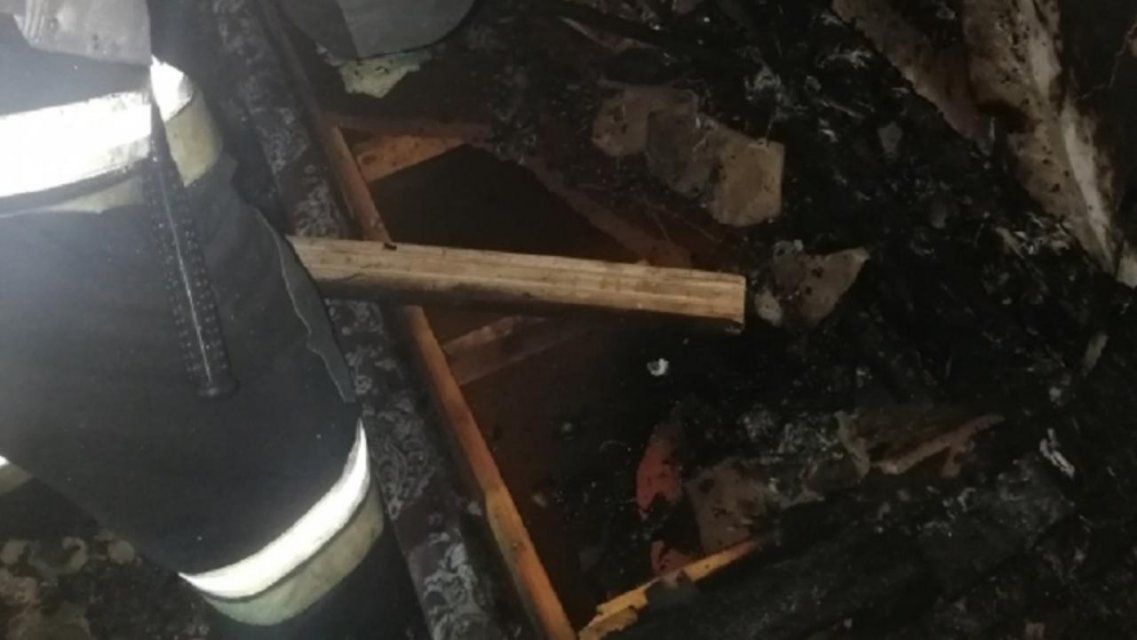 При пожаре на Наугорском шоссе в Орле пострадали женщина и младенец