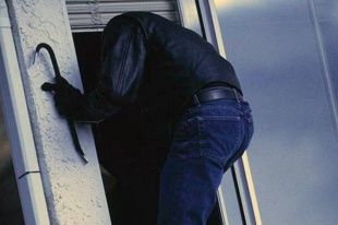 Полицейские раскрыли кражу из дома жителя Свердловского района