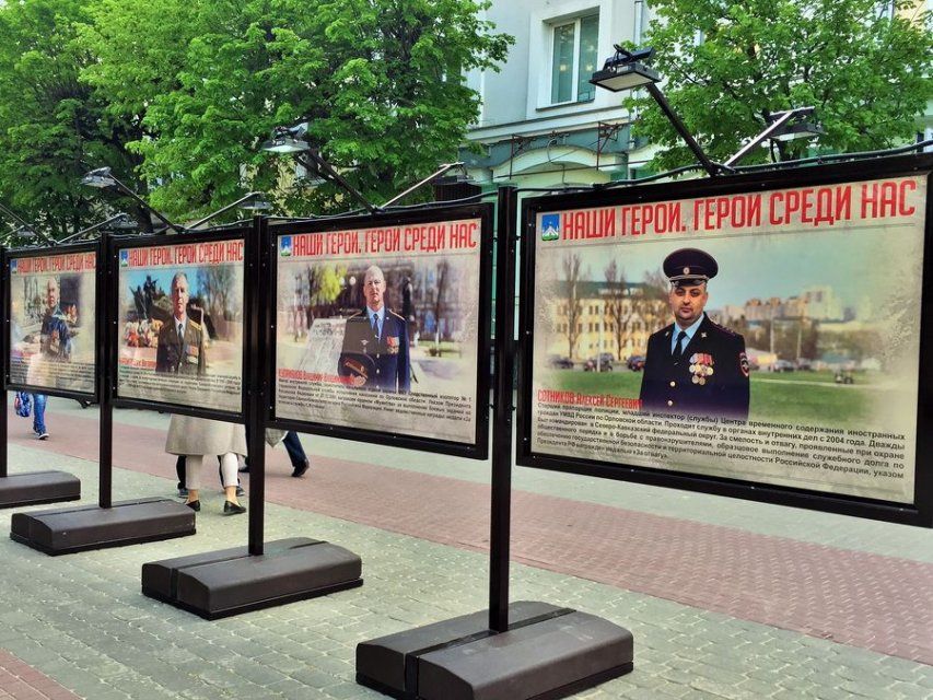 Улицу Ленина и бульвар Победы украсили портретами орловских героев