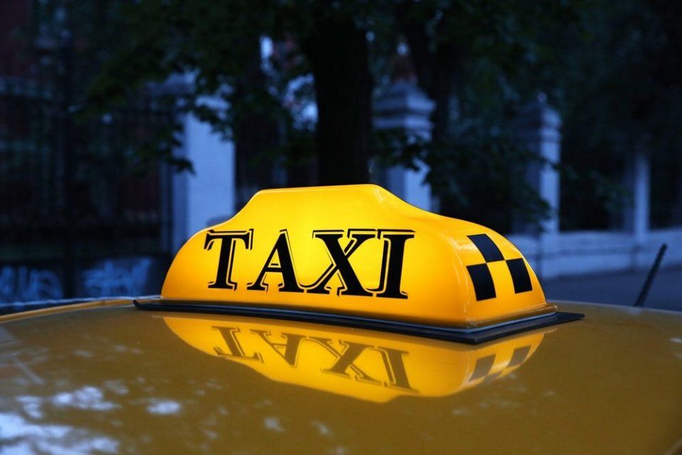 В Ливнах пьяная женщина с ножом напала на таксиста