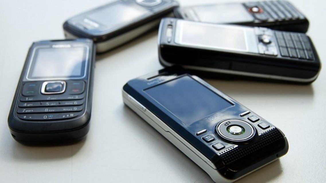 На Орловщине надзиратель три месяца снабжал заключенного алкоголем и телефонами