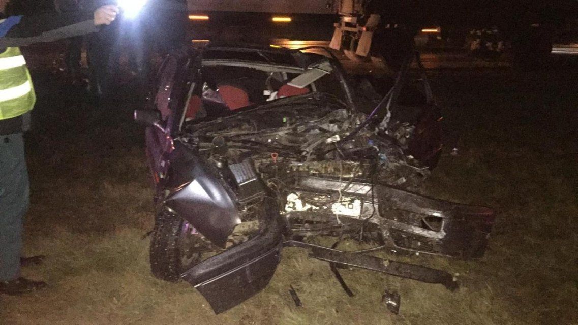 Один погиб, четверо пострадали: под Орлом КамАЗ не уступил дорогу иномарке