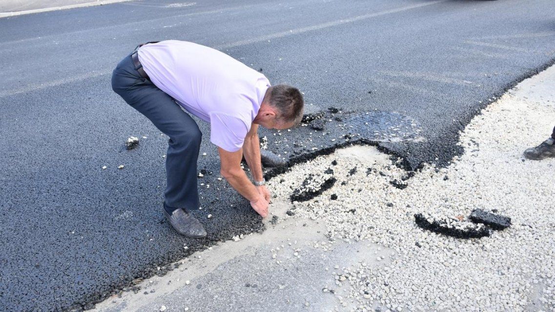 Возмущенный Вдовин голыми руками отдирал асфальт в Орле