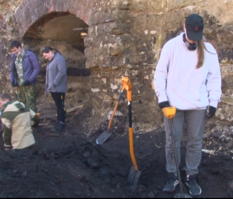 Археологические изыскания у Красного моста продолжаются