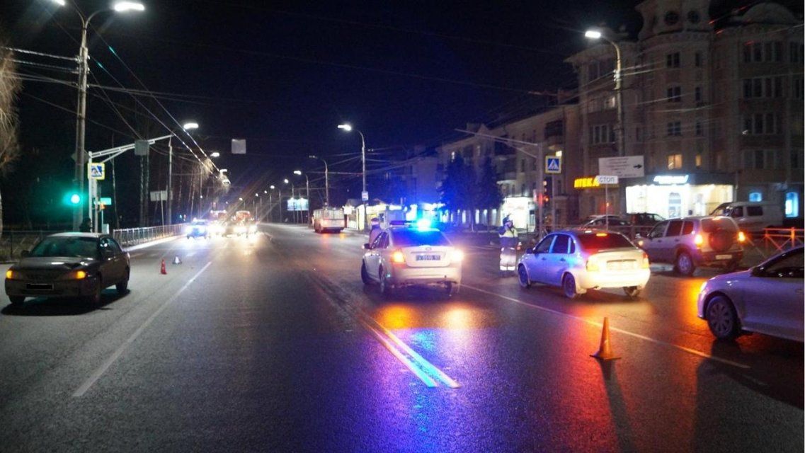 Возле автовокзала в Орле пенсионер сбил пешехода, шедшего на красный