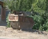 Работник «Спецавтобазы» набросился с нецензурной бранью на орловчанина во время уборки мусора