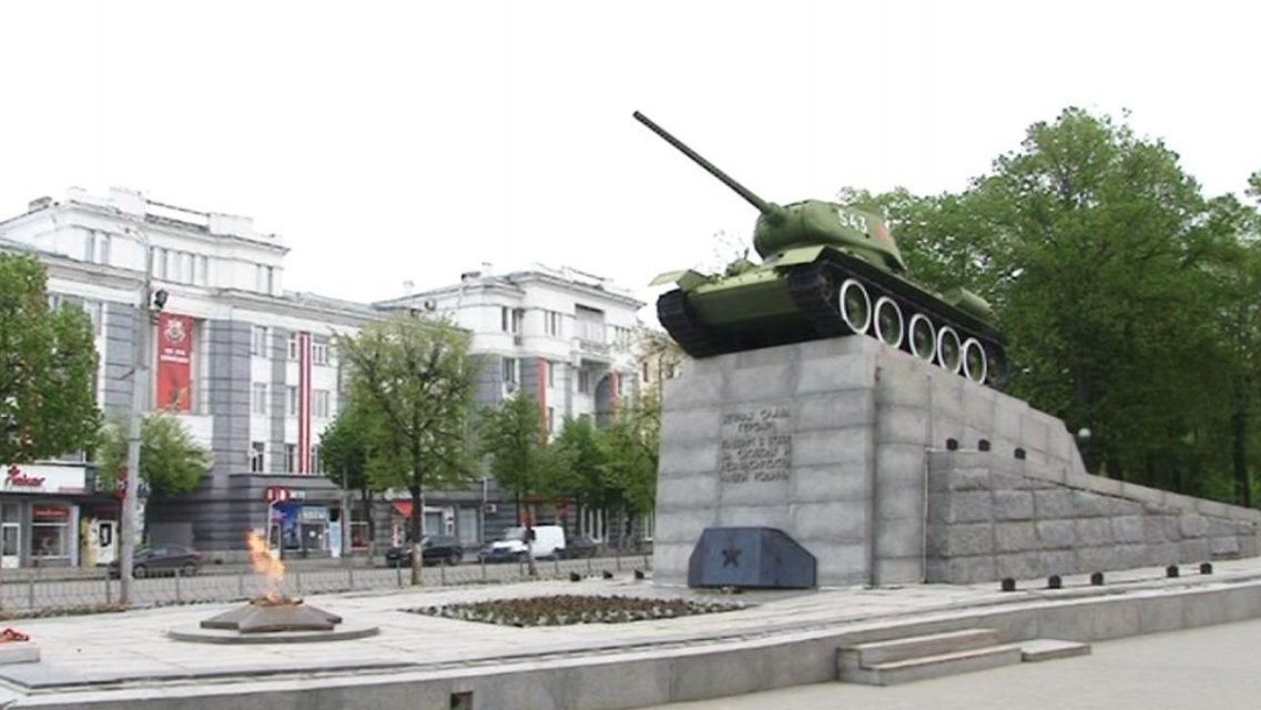 Старшее поколение в самоизоляции – от их имени возложили цветы орловские депутаты