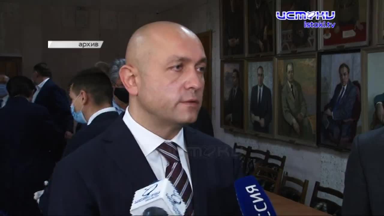 На мэра завели дело, чиновники ищут того, кто будет блюсти за чистотой в скверах. Об этом и не только в следующей рубрике