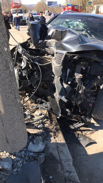 В Орле «Kia» протаранила столб