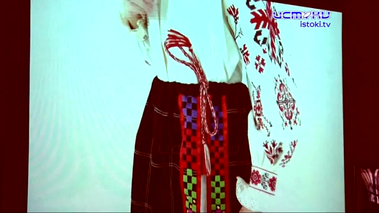 Какие варианты народных костюмов существовали в Орловской губернии? Об этом и не только орловчане смогли узнать на презентации выставки «Нет живописне...