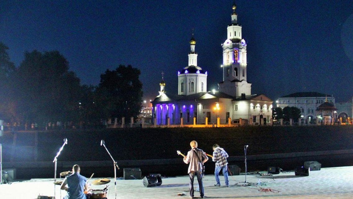 В День города в Орле открыли фестивальную площадку в детском парке