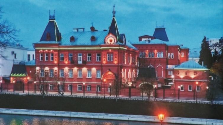 В стенах городской администрации открылась выставка ее сотрудницы и по совместительству фотографа Ирины Сидоровой "Красота в ладонях"