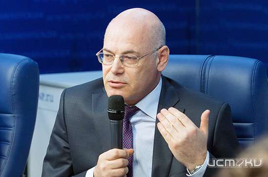 «Противники вакцинации от коронавируса должны чаще бывать в «красных зонах» больниц, потому что их «словесные изощрения» в итоге приводят к смерти людей» - Круглый