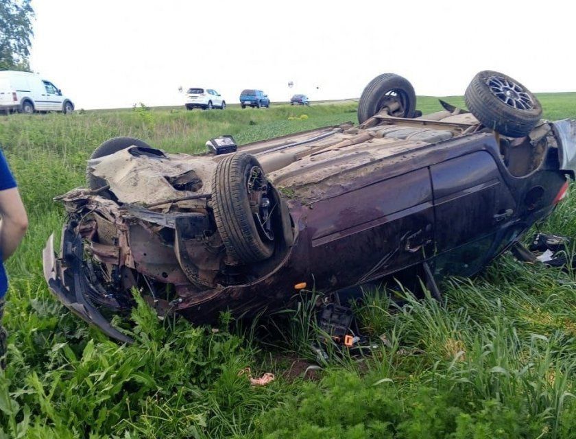 Под Орлом в перевернувшемся автомобиле погибли два человека