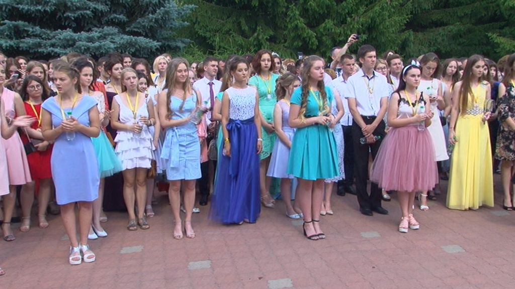 Фоторепортаж: в Орле отгремел бал медалистов