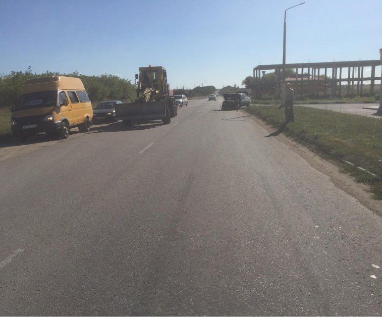 В Ливнах столкнулись «ВАЗ» и автогрейдер