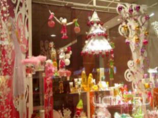 Власти предложили предпринимателям украсить витрины к Новому году