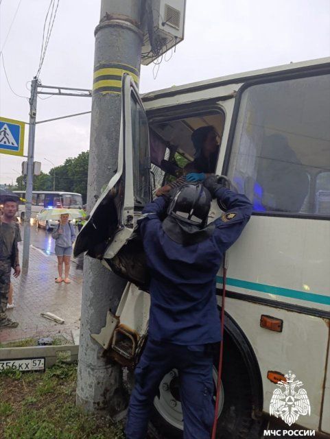 Четыре пассажира пострадали при столкновении маршруток в Орле