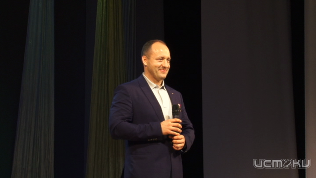 Сегодня у нас в гостях побывает космонавт и главный бадминтонист области Александр Мисуркин