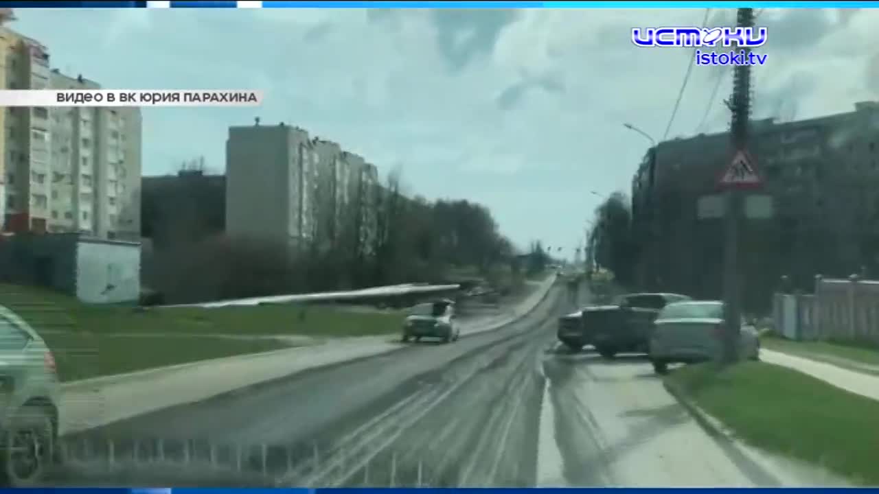 Жители деревни Леженки требуют от Клычкова ремонта дороги, чиновники назвали причину обрушения склона в сквере «Дворянское гнездо» а в Орле на террито...