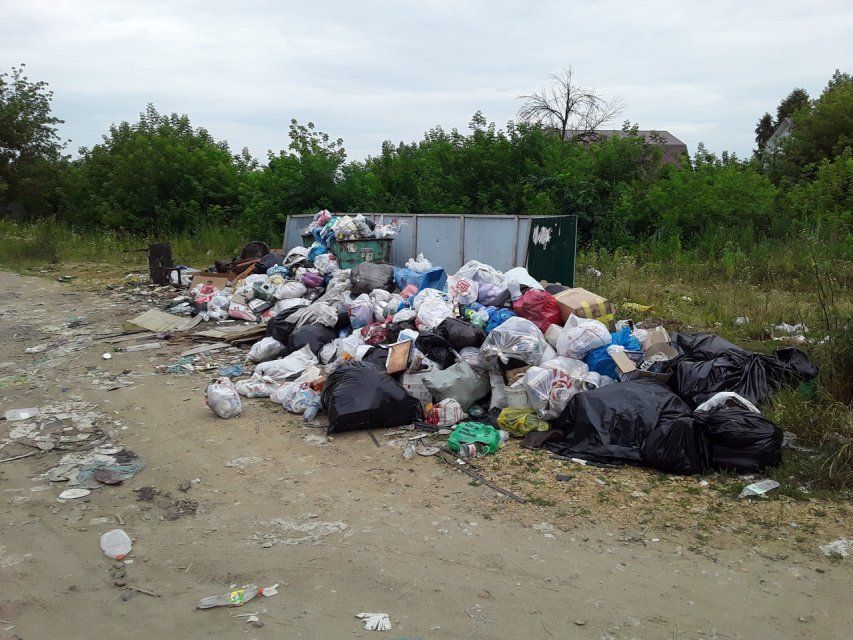 Деревню в 6 километрах от Орла завалило мусором