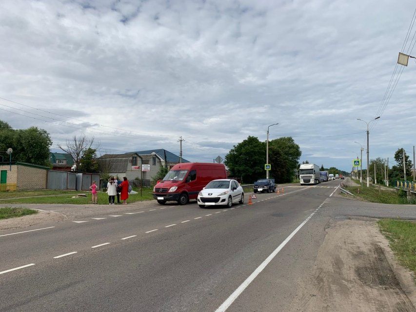 В Нарышкино из-за водителя-пенсионера пострадали в тройном ДТП два подростка