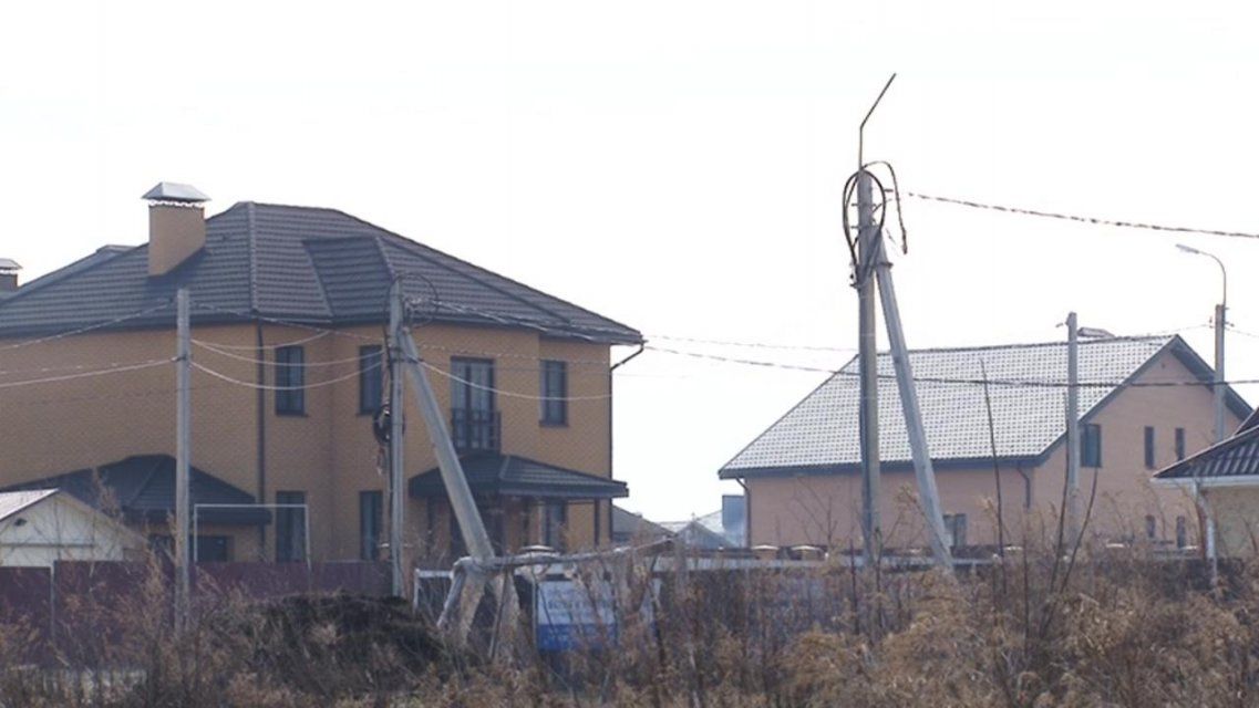 Ни дорог, ни освещения: жизнь в коттеджном поселке под Орлом далека от райской 