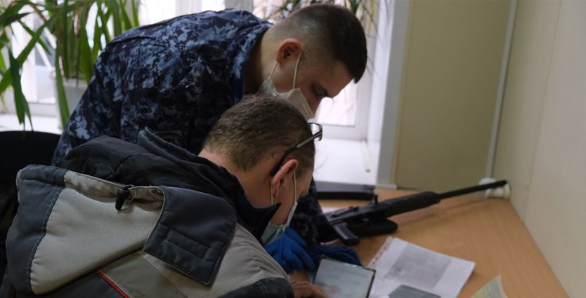 Возраст повысили. В конце июня в полную силу начнут действовать новые поправки в законе "Об оружии". Но есть положения, которые начали применять уже с начала года