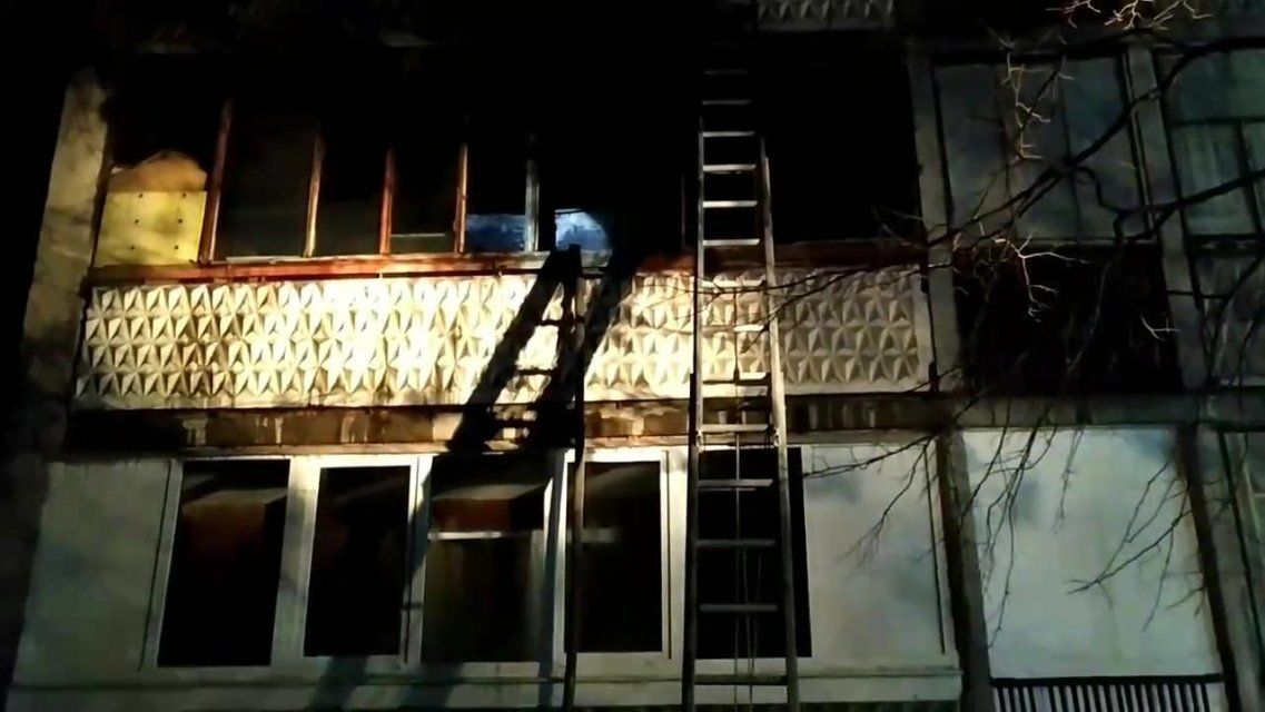 На набережной Дубровинского в Орле пенсионер погиб при пожаре в квартире