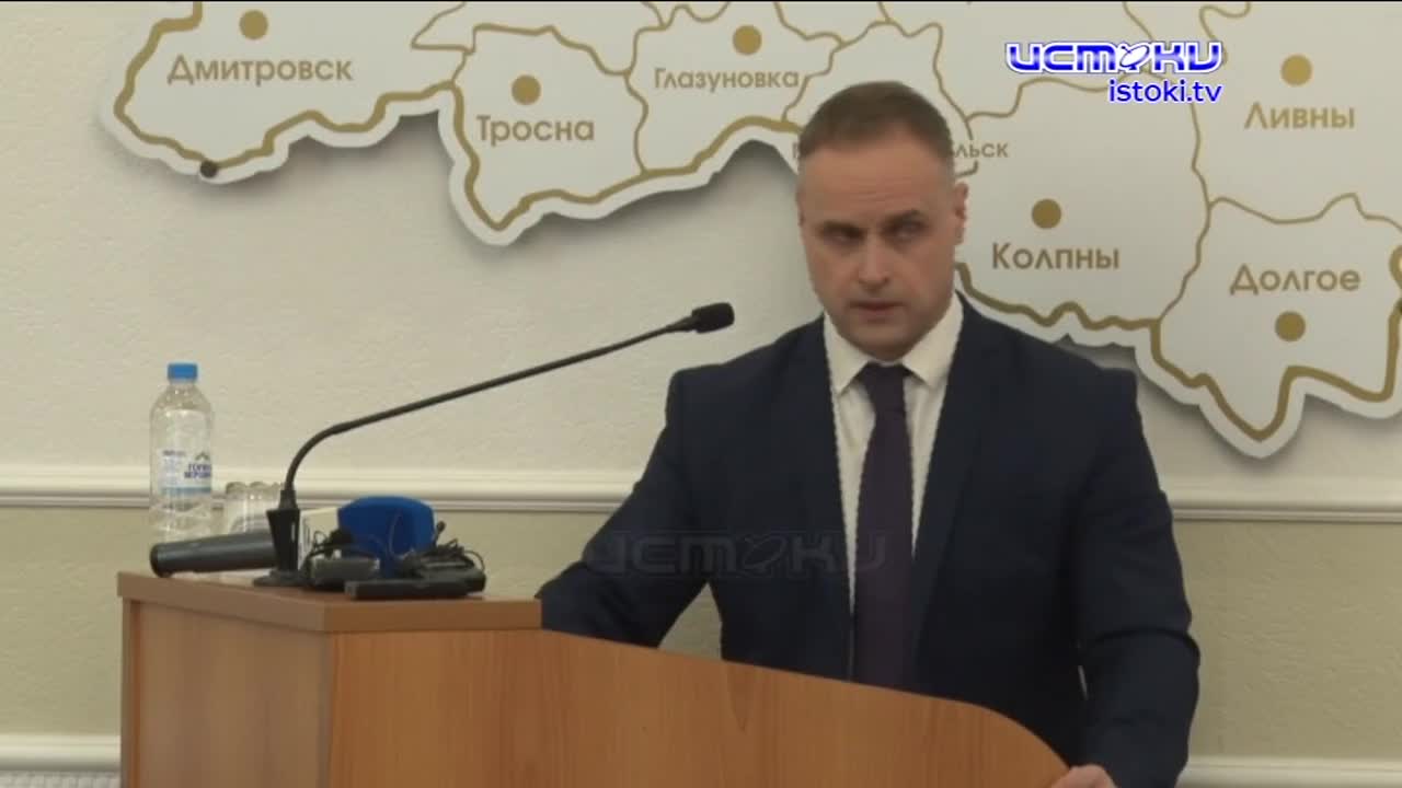 За столом: депутаты, известный фельдшер-активист, экс-сенатор Владимир Круглый. Что было на первом в этом году заседании комитета по здравоохранению