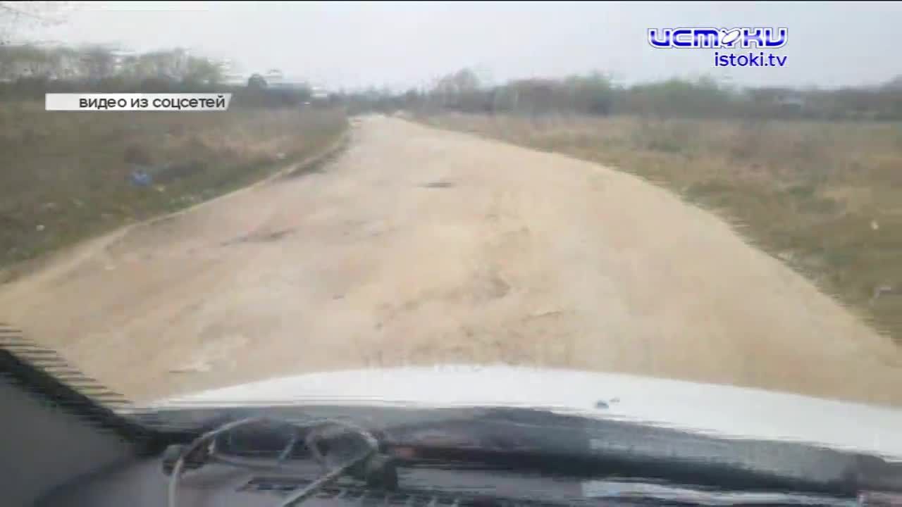 В посёлке Вязки дороги как после бомбёжки, сотрудника болховского завода задержали за коммерческий подкуп, а работники скорой помощи отмечают професси...