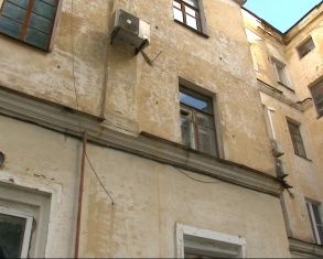 С потолка течет, в квартире холод... Капремонт пришел в Орел 