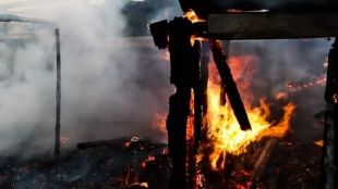 Под Орлом из-за неосторожного обращения с огнем сгорела хозпостройка