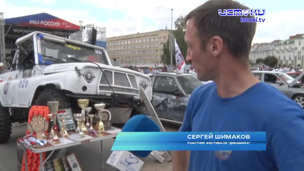 Настоящие автомобильные раритеты разместились на центральной площади Орла