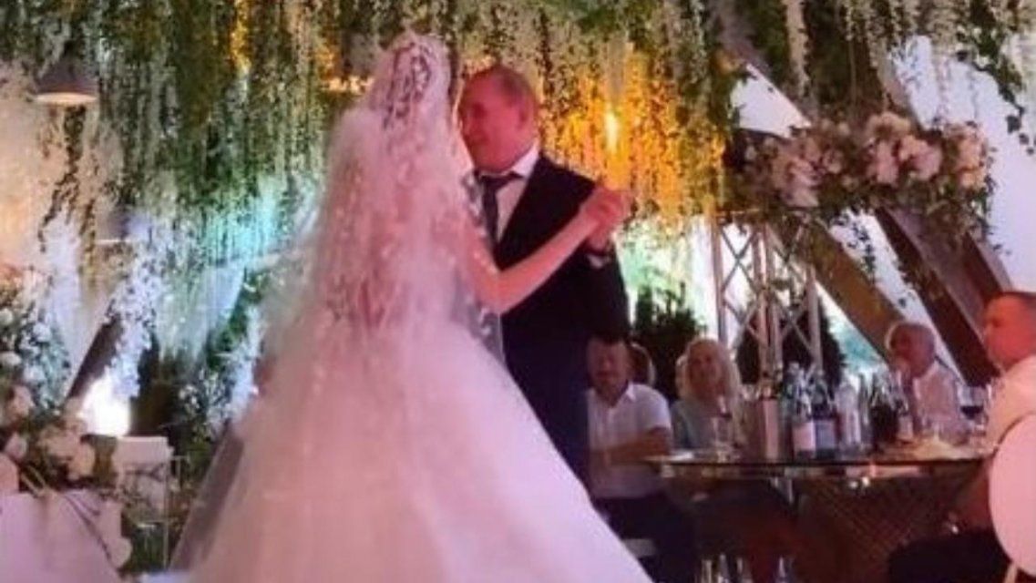 На свадьбу не поскупился: 67-летний Грешилов женился на девушке втрое младше себя