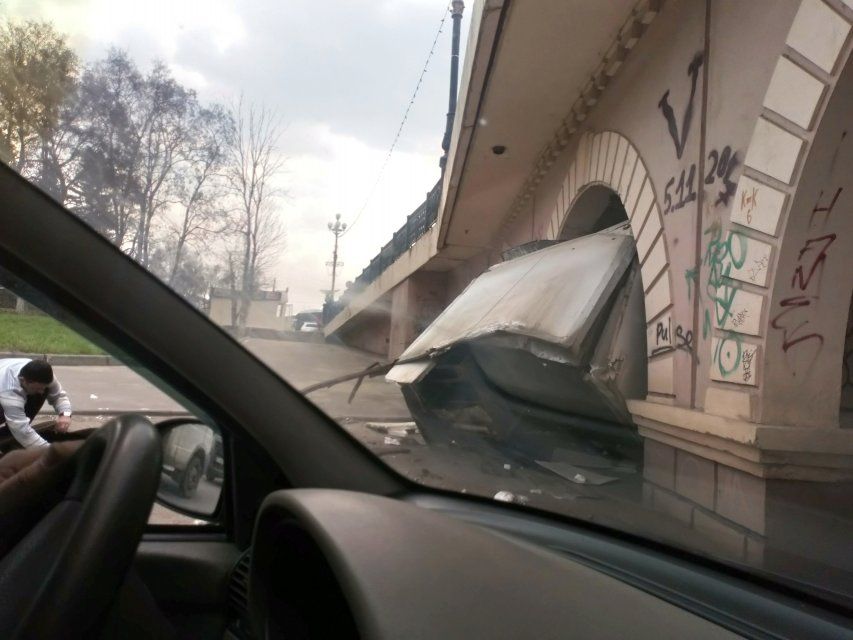 В Орле продолжается противостояние грузовиков и Александровского моста