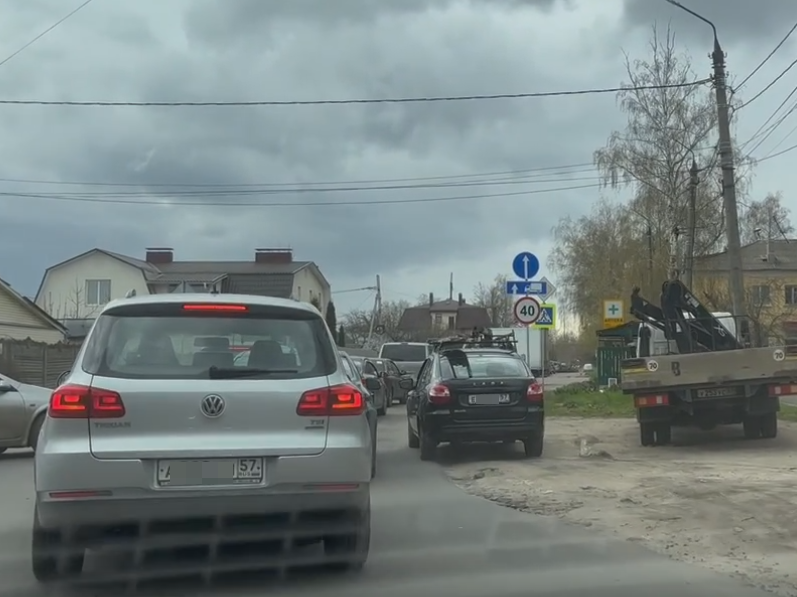 Орловская мэрия отчиталась сколько дорог было отремонтировано недавно. Список прилагается.