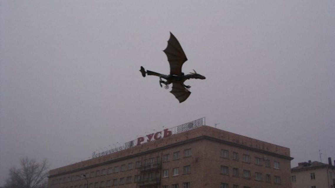 Фотофакт: над центром Орла парил дракон