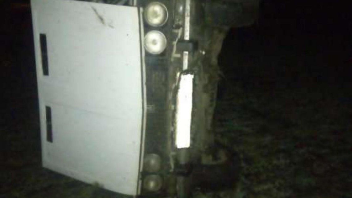 В Орловской области перевернулась машина: двое пострадали