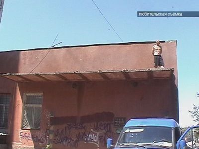 Снимал кошку и сам попал...