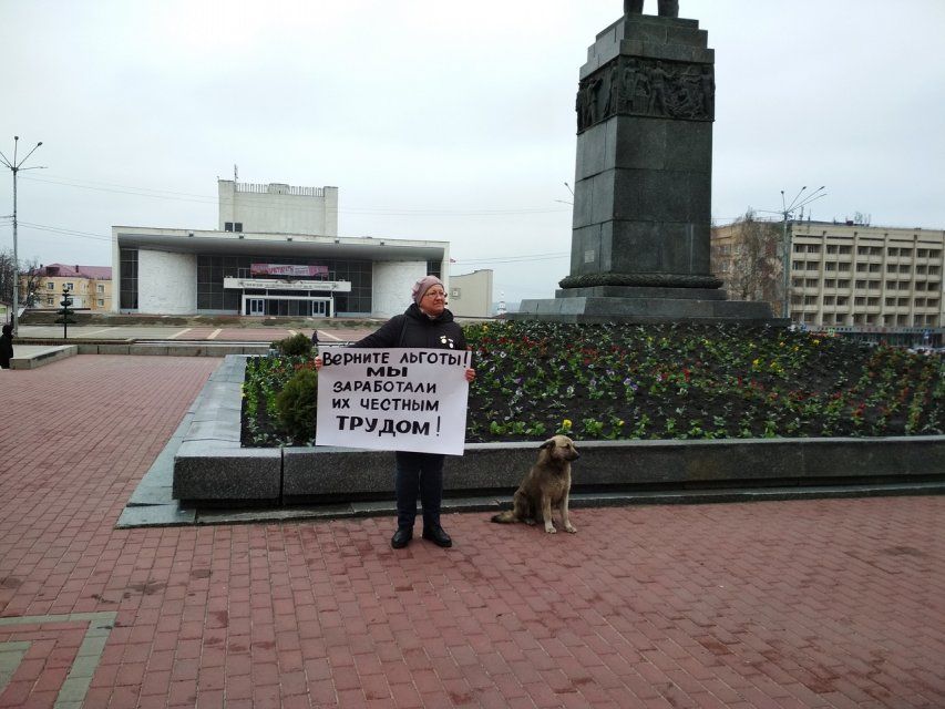 Фотофакт: в Орле пенсионеры вышли на пикет с требованием вернуть безлимитные проездные