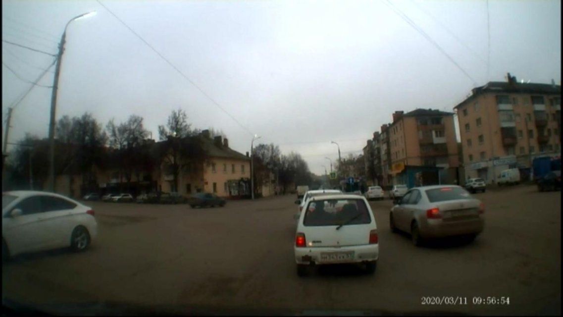 Видео: в Орле средь бела дня горят фонари в районе стадиона им. Ленина