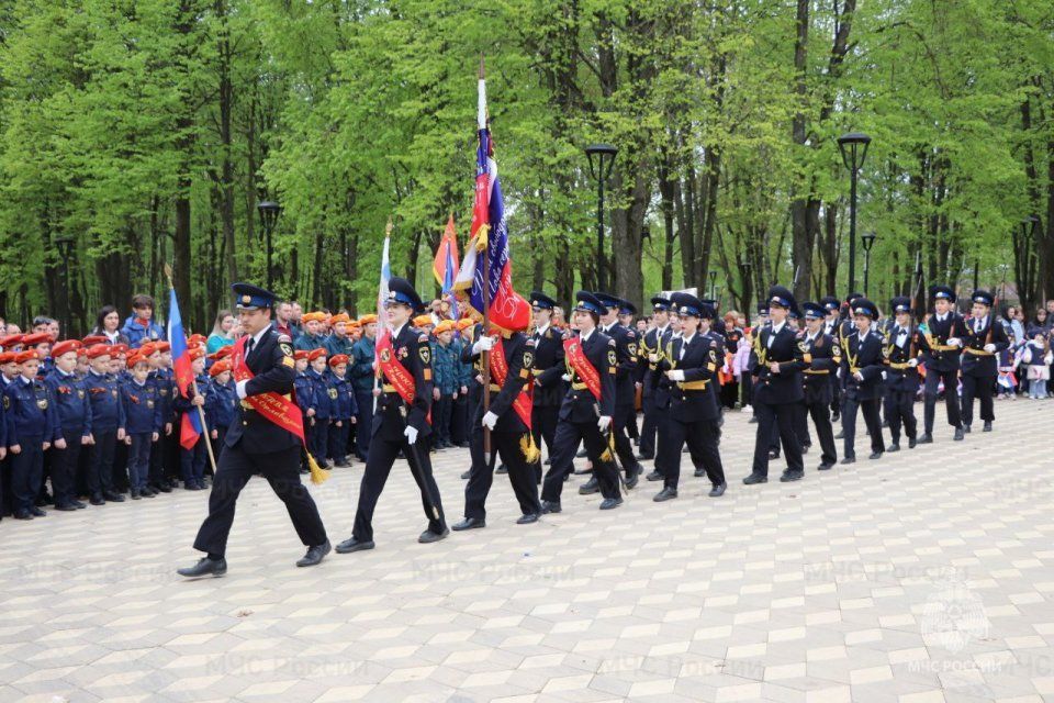 Парад победы и отваги: в Орле впервые прошло шествие кадет-спасателей