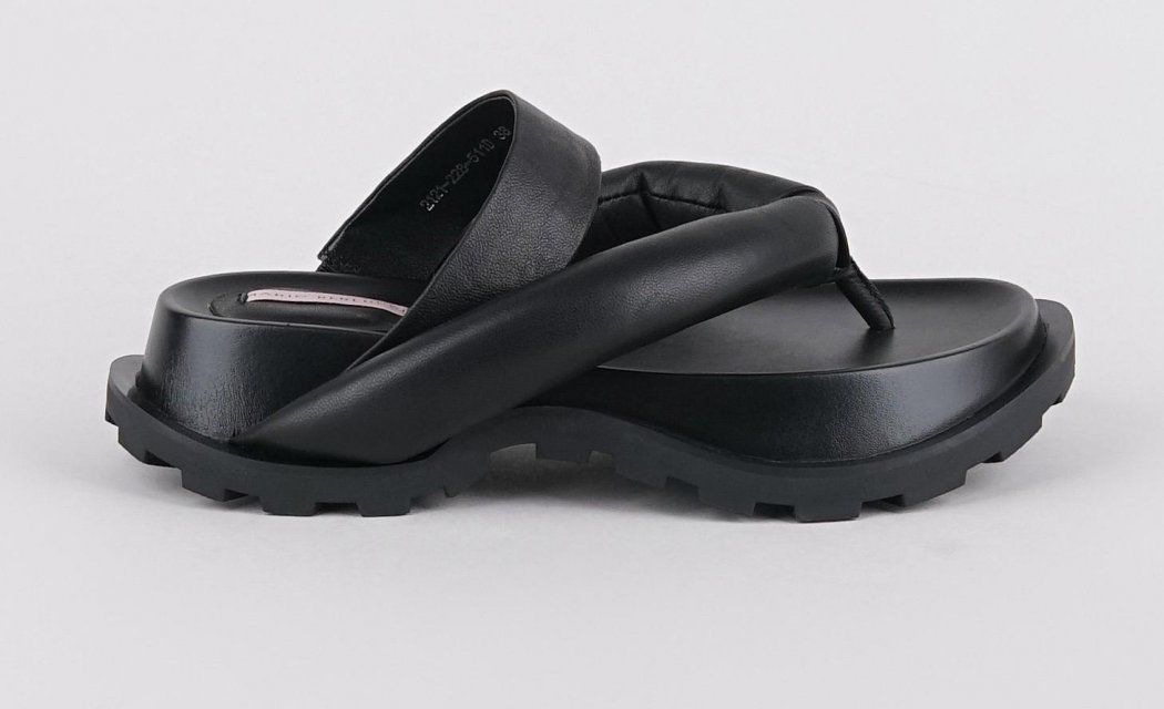 Женские сандалии: что выбрать кожаные или замшевые