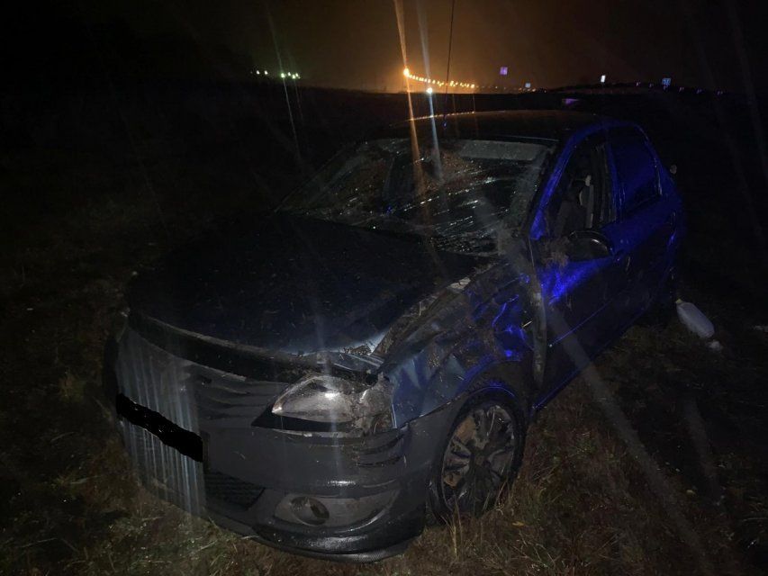 Под Орлом автомобилист на «Рено» слетел с дороги и опрокинулся