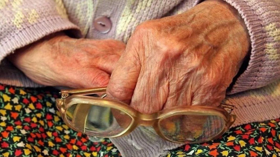 Житель Орловщины едва не задушил платком престарелую родственницу 