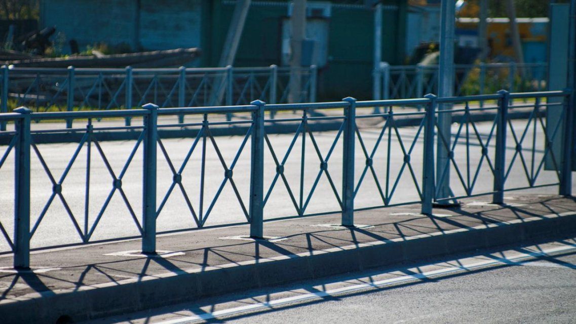 Орел потратит более полумиллиона на новые пешеходные ограждения